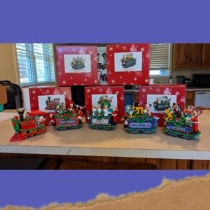Walt Disney World 2008 Holiday Train Collection Set of 5 used like new
